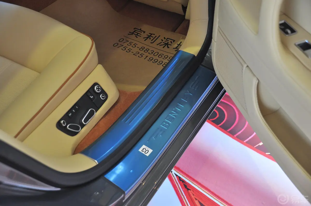 欧陆Flying Spur 6.0T 自动 5座车门迎宾装饰板