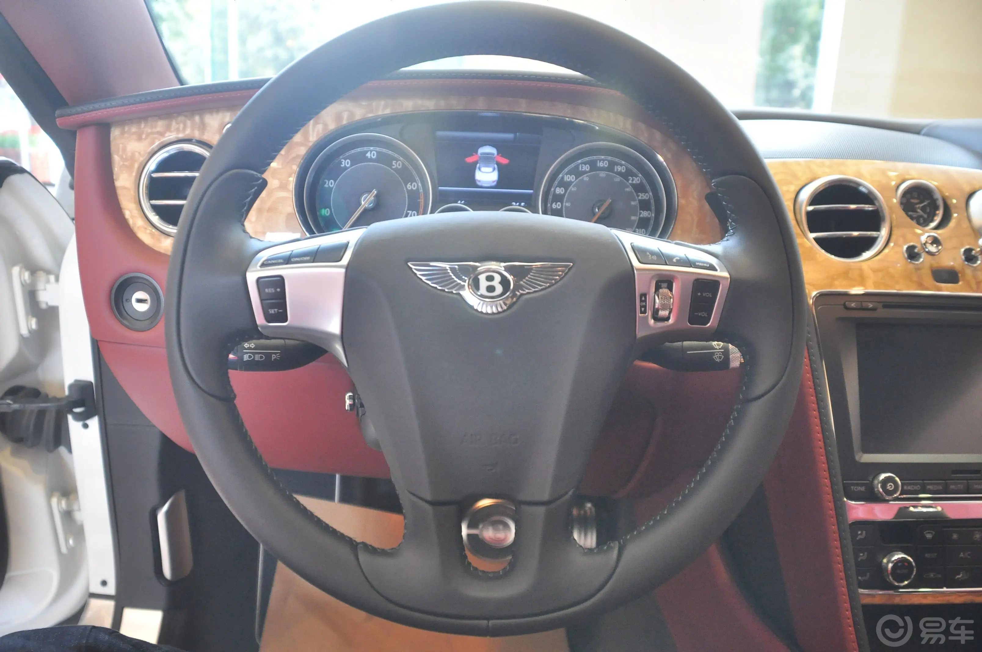 欧陆GTC 6.0L方向盘