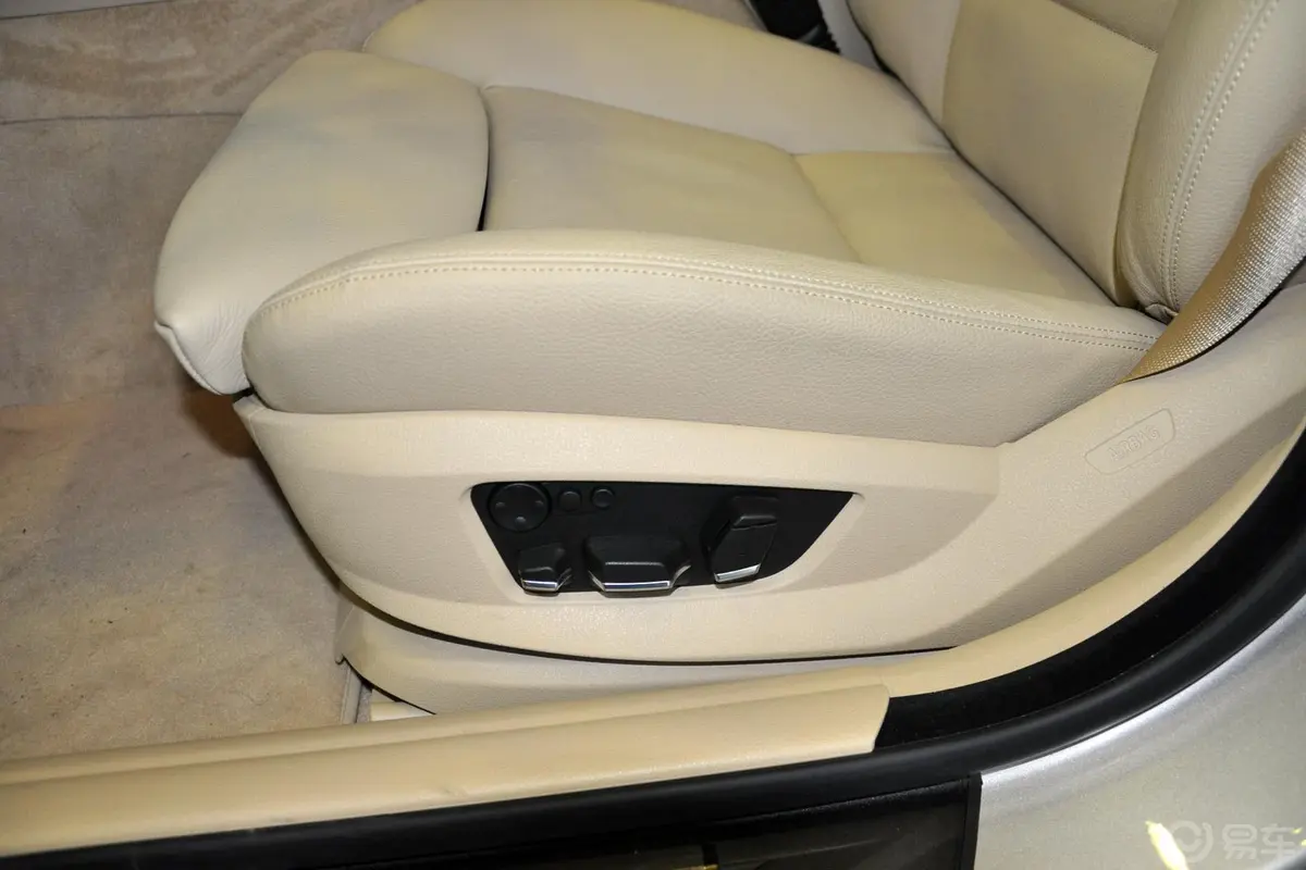 宝马5系(进口)535i xDrive 豪华型座椅调节键