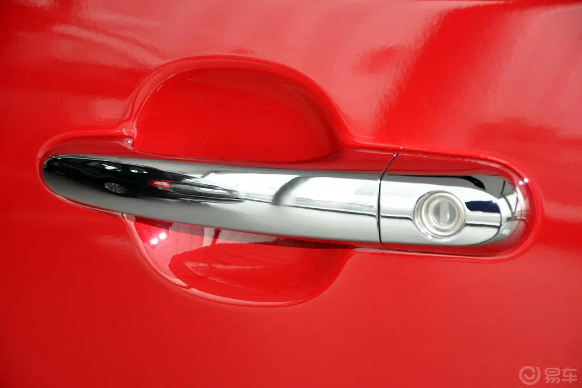 索兰托2.4L 汽油  舒适版 七座车门外拉手