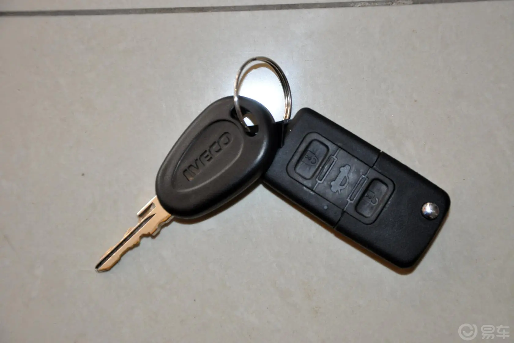 依维柯褒迪宝迪A42标准版 17座钥匙（背面，按键）