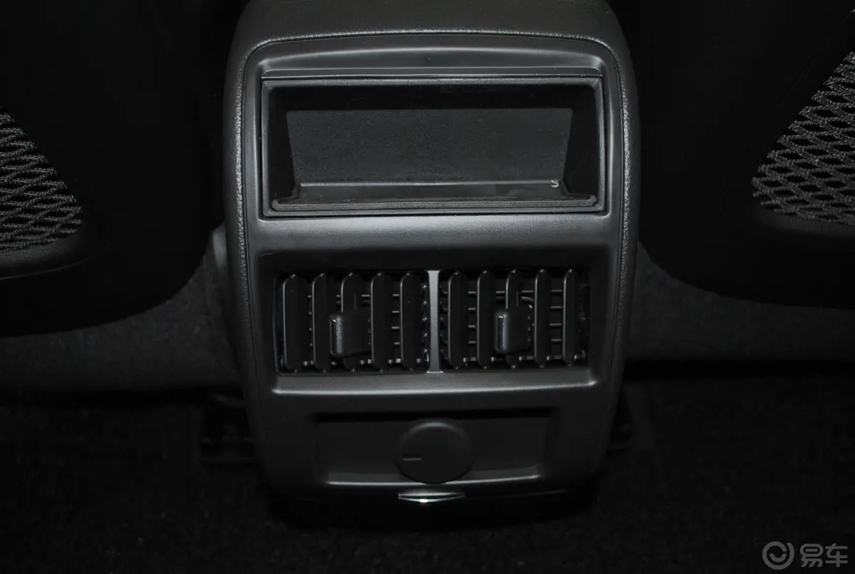 凯迪拉克SRX3.0L 手自一体 精英型后排出风口（中央）