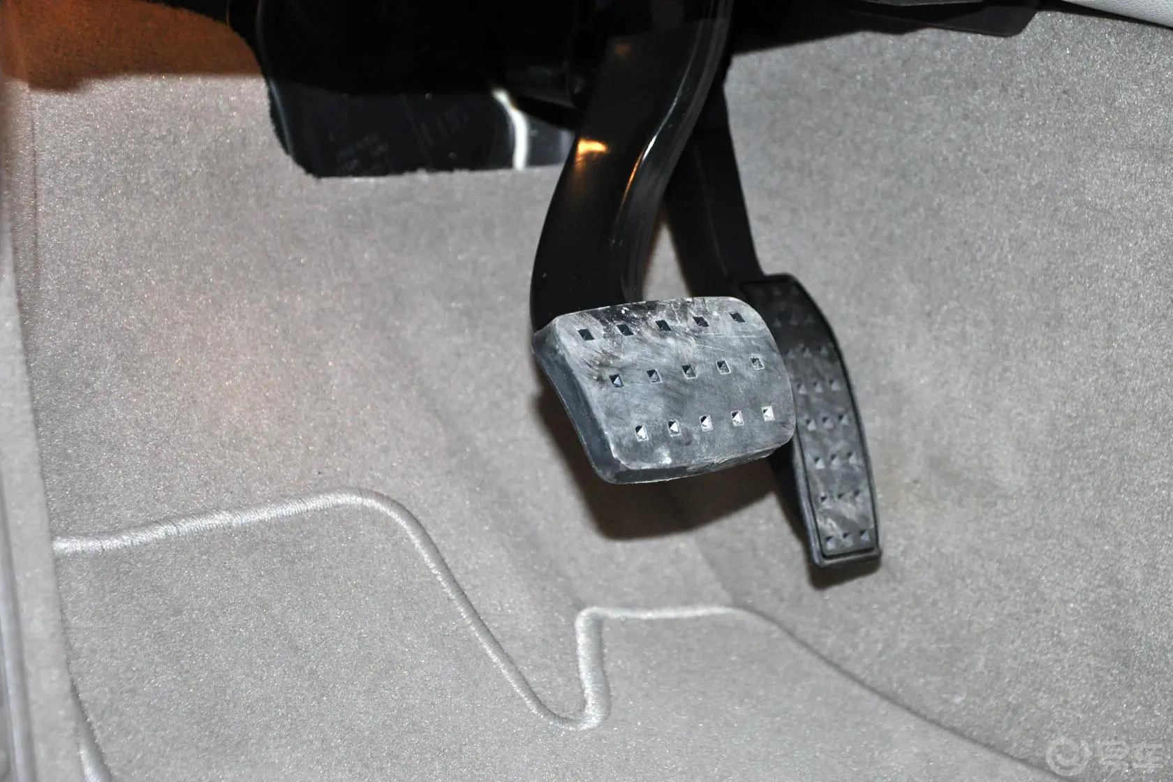 凯迪拉克SRX3.0L 手自一体 旗舰型脚踏板