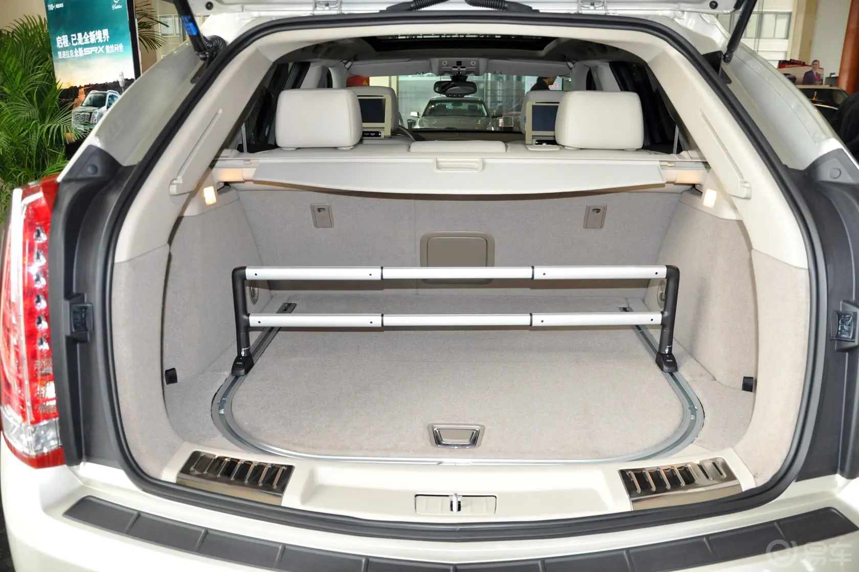 凯迪拉克SRX3.0L 手自一体 旗舰型行李箱空间