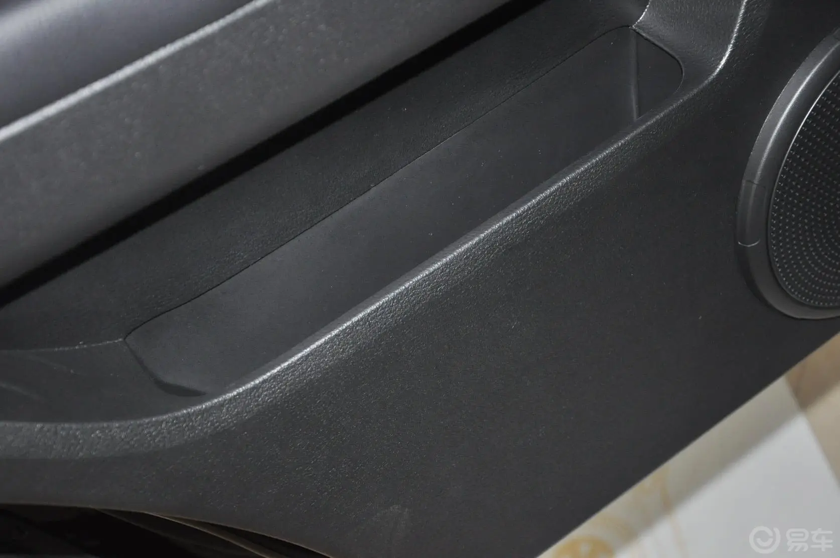 荣威W51.8T 自动 四驱 豪域版驾驶员门储物盒