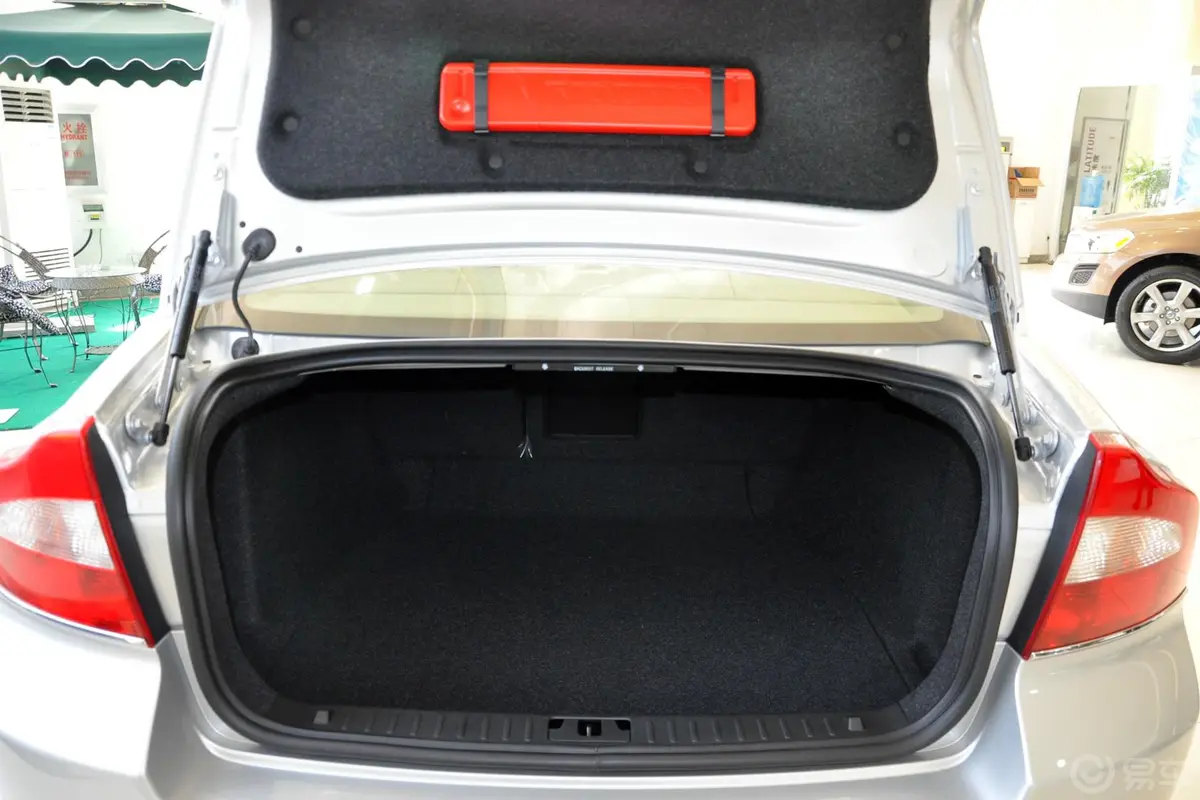 沃尔沃S80L2.0 T5 智雅版行李箱空间