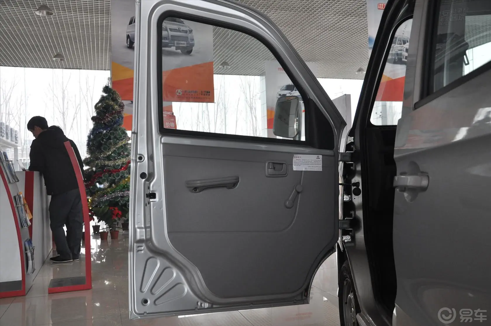 威旺205加长版 1.0L 乐业型驾驶员侧车门内门板