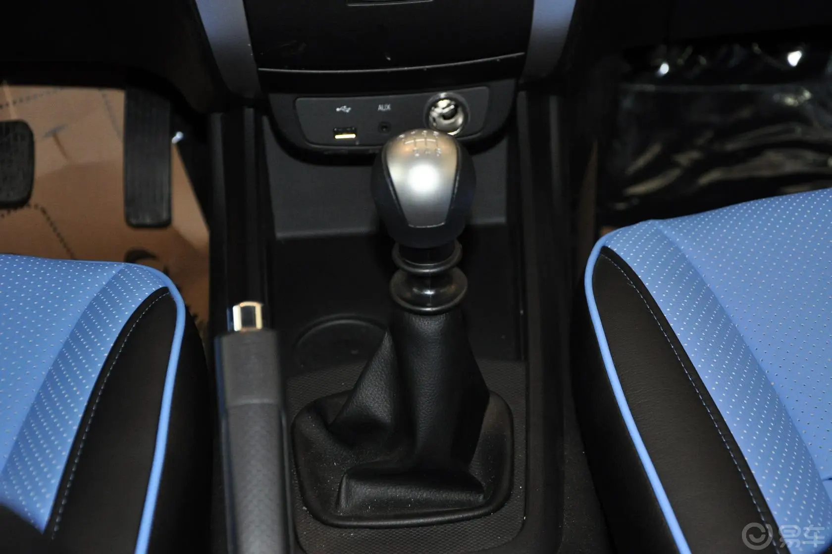 柯兰多2.0L 手动 两驱 舒适版 汽油内饰
