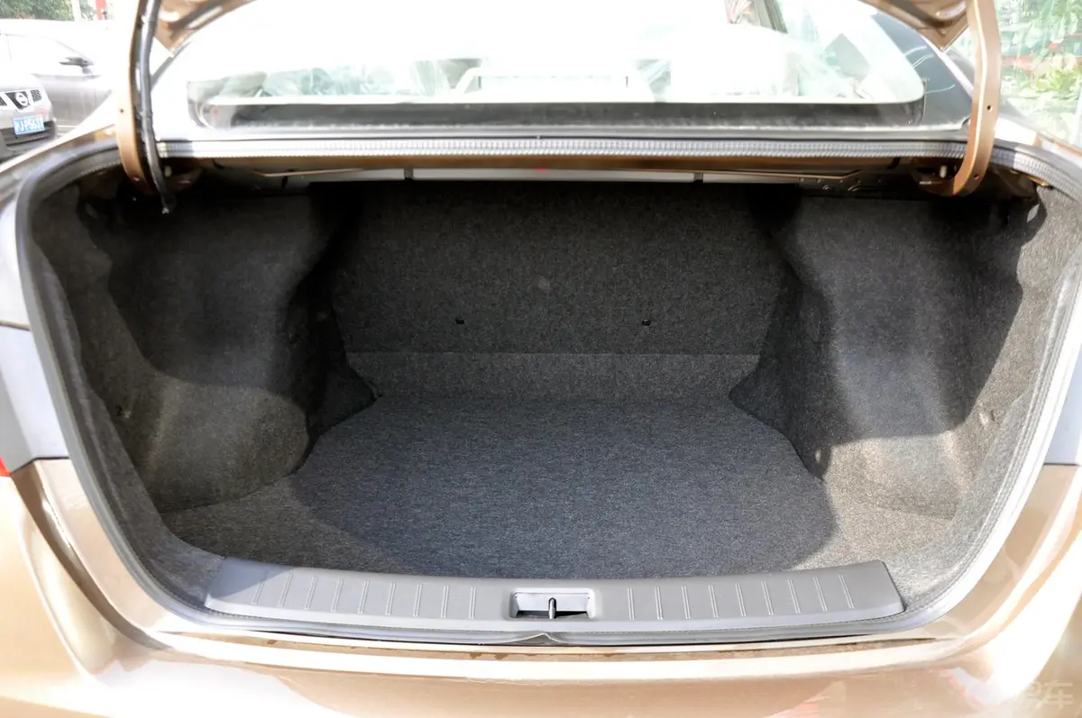 轩逸1.6L 自动 XE 舒适版行李箱空间