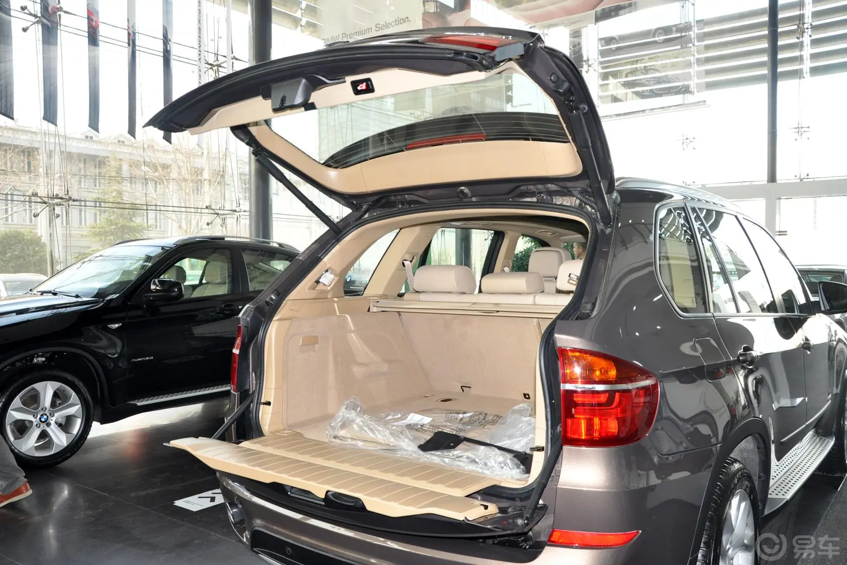 宝马X5(进口)xDrive35i 豪华型行李厢开口范围