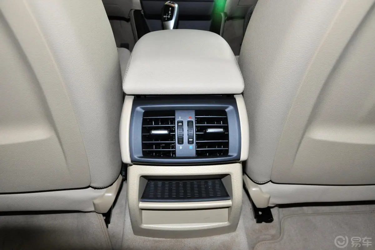 宝马X3(进口)xDrive20i 豪华型后排空调出风口