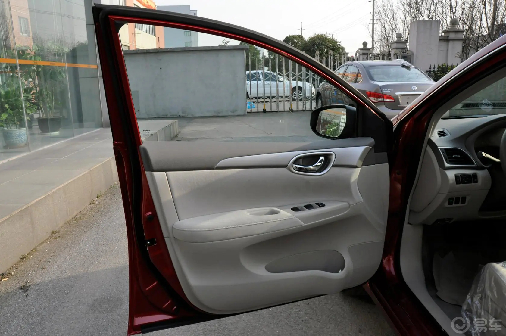 轩逸1.6L 自动 XE 舒适版驾驶员侧车门内门板