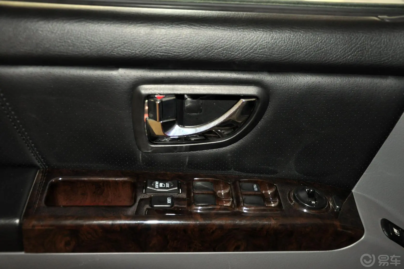 金杯S502.4L 自动 舒适型车窗升降键