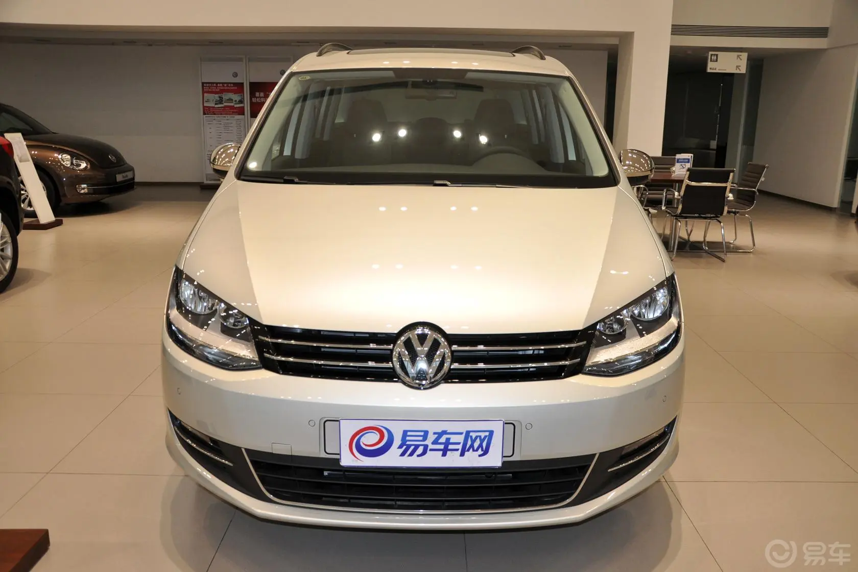 夏朗2.0L TSI 标配型正前水平