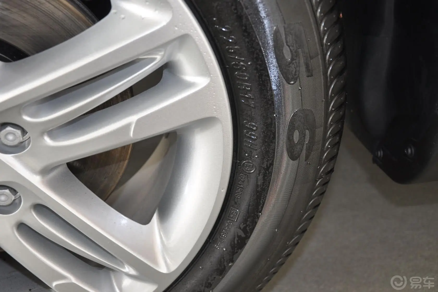 传祺GS52.0L 手动 周年限量版轮胎规格