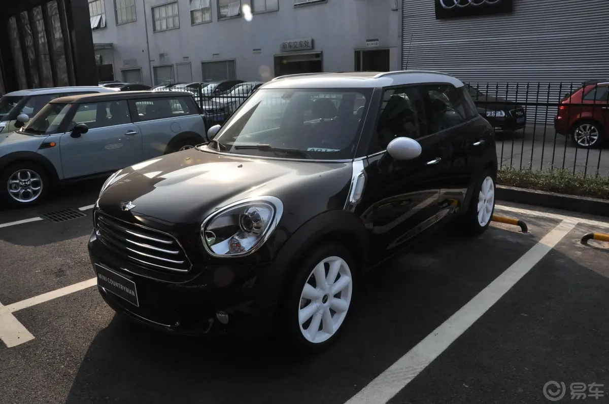 MINI COUNTRYMAN1.6L COOPER Fun侧前45度车头向左水平