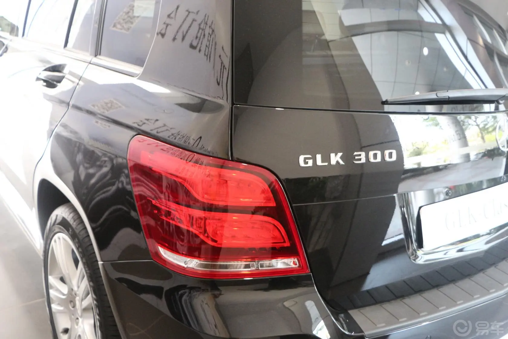 奔驰GLK级GLK 300 3.0L 自动 动感型尾灯侧45度俯拍