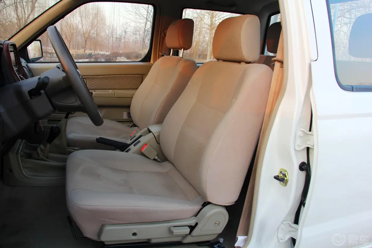 锐骐4WD QD80柴油标准版 国IV驾驶员座椅