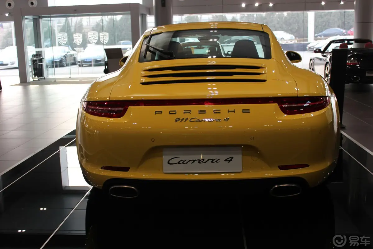 保时捷911Carrera 4 3.4L正后水平