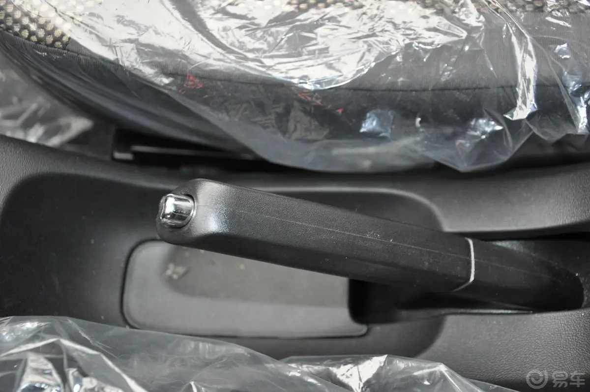 夏利N71.3L 手动 舒适型驻车制动（手刹，电子，脚刹）