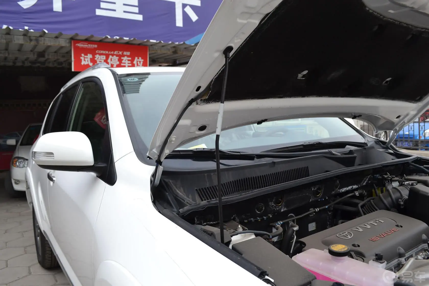 RAV4荣放2.4L 自动 豪华炫装版内饰