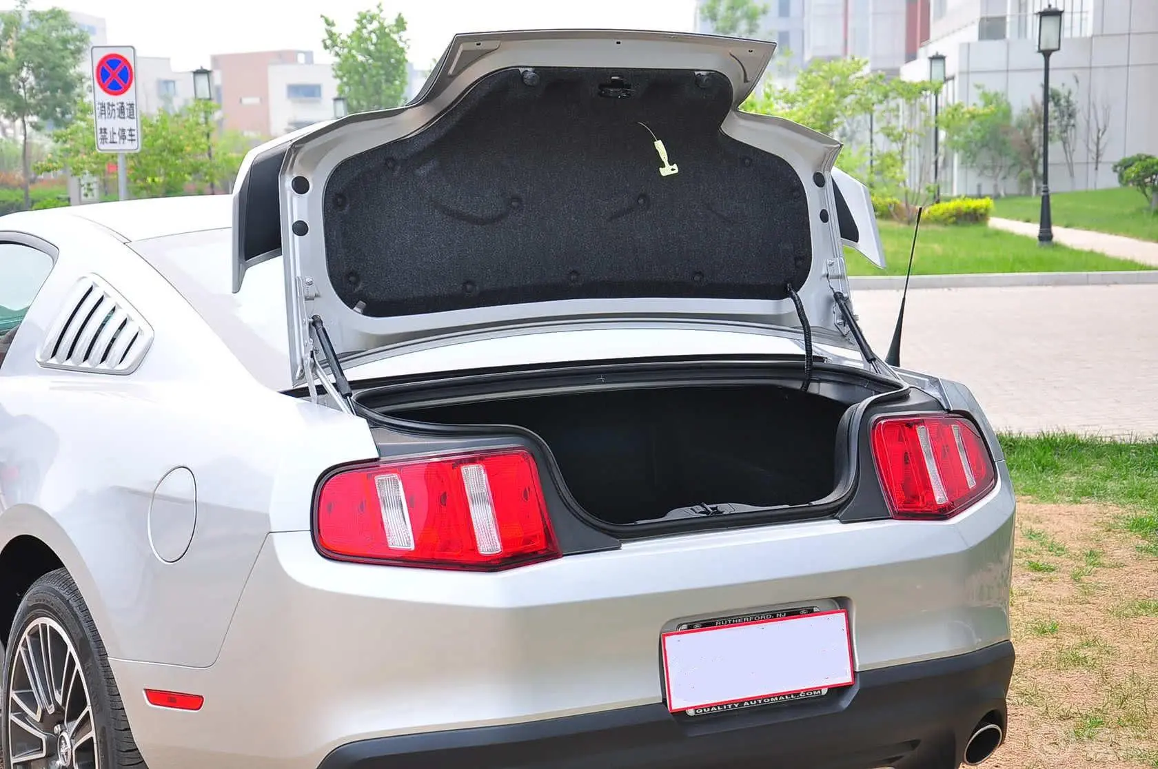 MustangV8 5.0L GT自动  豪华版 高配行李厢开口范围