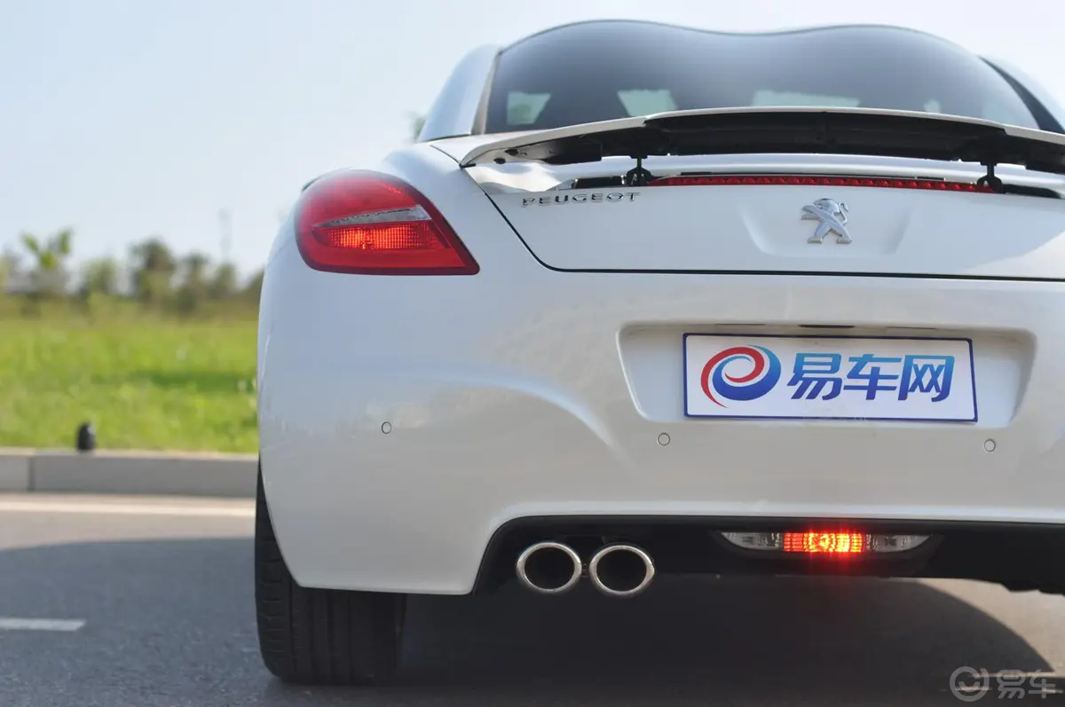 标致RCZ1.6T 自动 豪华运动型外观