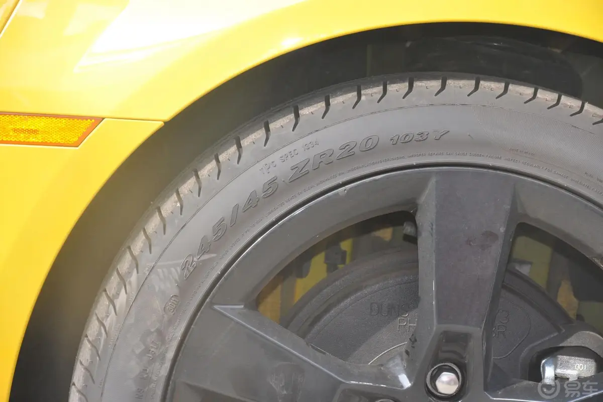 科迈罗3.6L  V6 自动 变形金刚限量版轮胎规格
