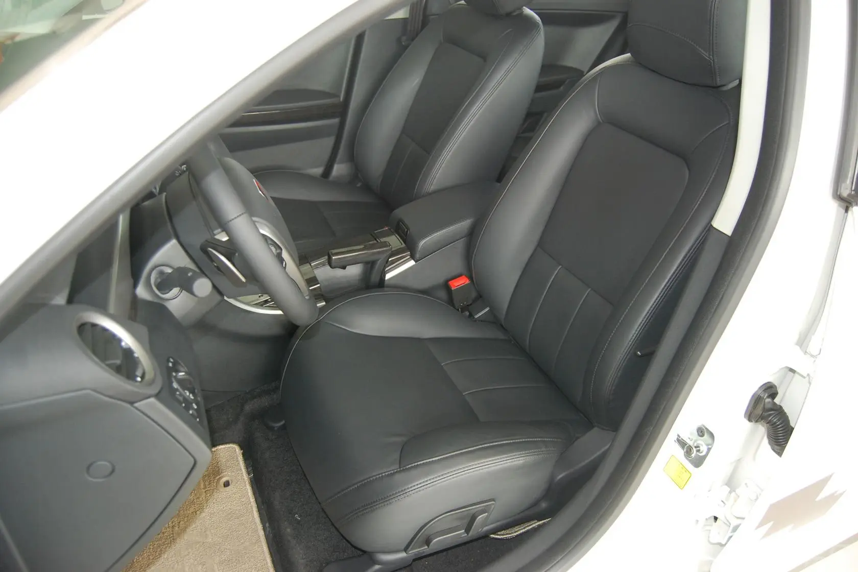 荣威5501.8T 自动 限量足金版驾驶员座椅