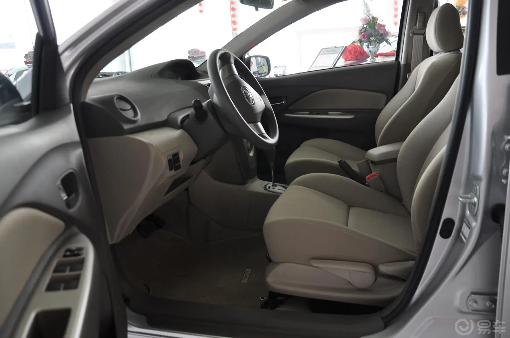 威驰1.6L GL-i 天窗版 自动前排空间