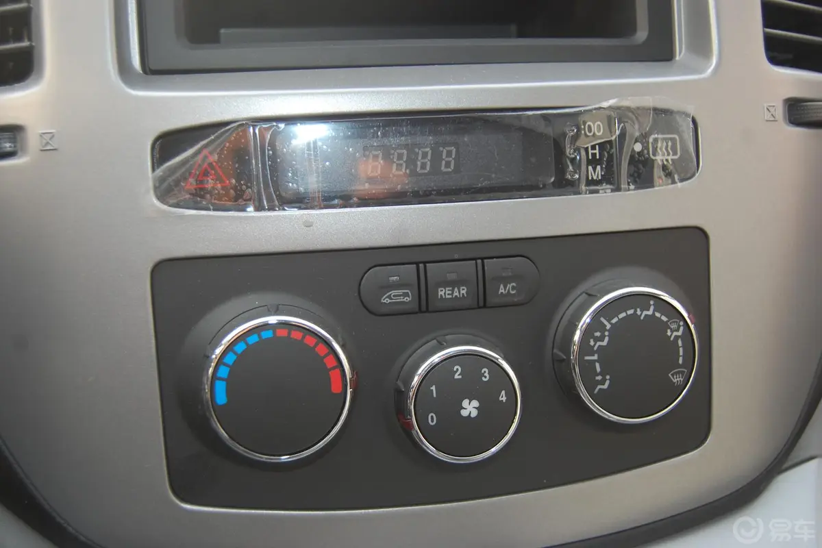 菱智M5 Q3短车 2.0L 手动 豪华型 7座空调