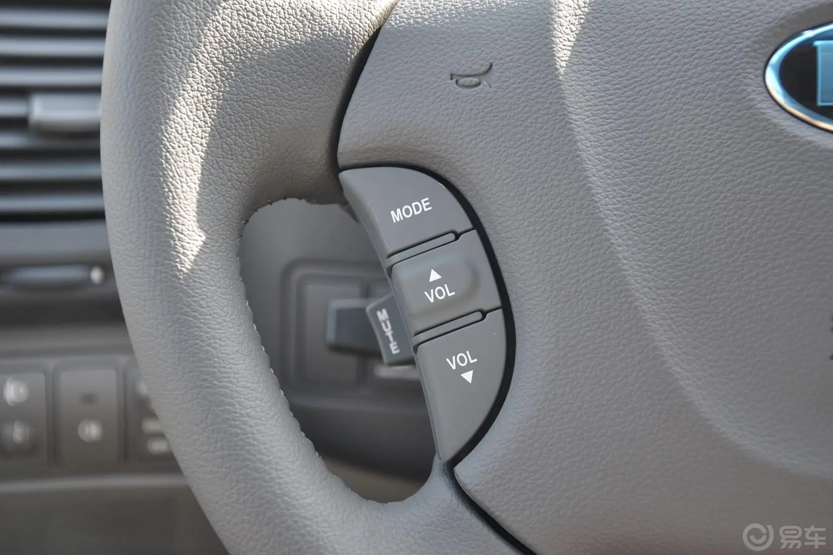 起亚VQVQ-R 2.2T 自动 柴油 舒适版方向盘功能键（左）