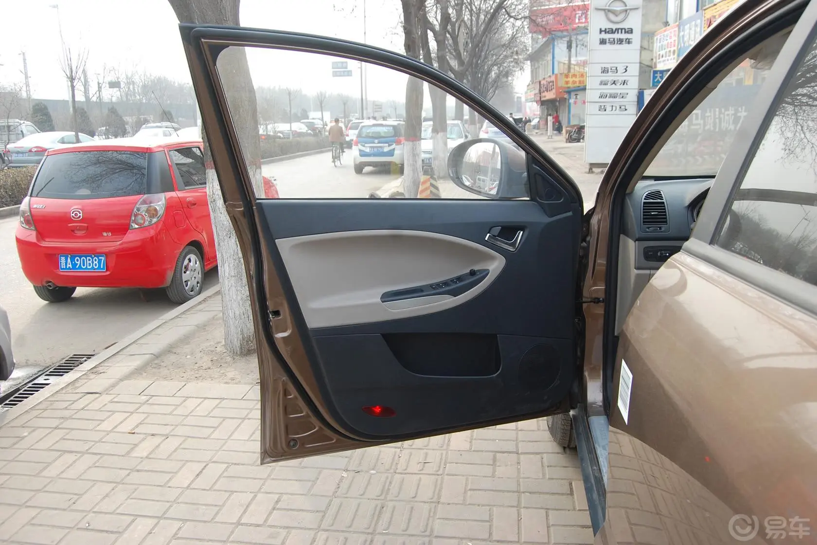 吉利GX72.4L 自动 行政型驾驶员侧车门内门板