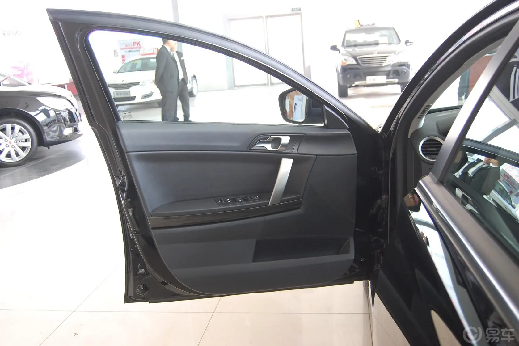 荣威550S 1.8DVVT 手自一体 超值版驾驶员侧车门内门板