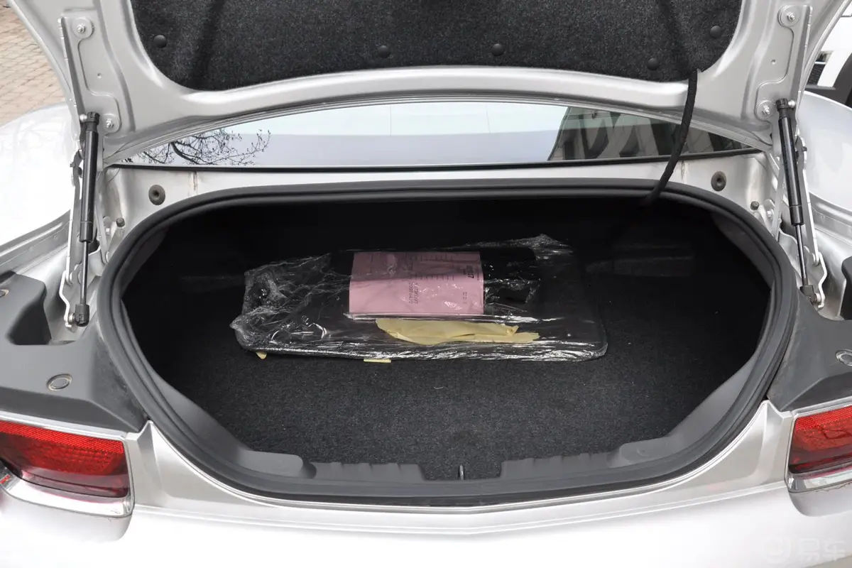 科迈罗3.6L  V6 自动 传奇性能版行李箱空间