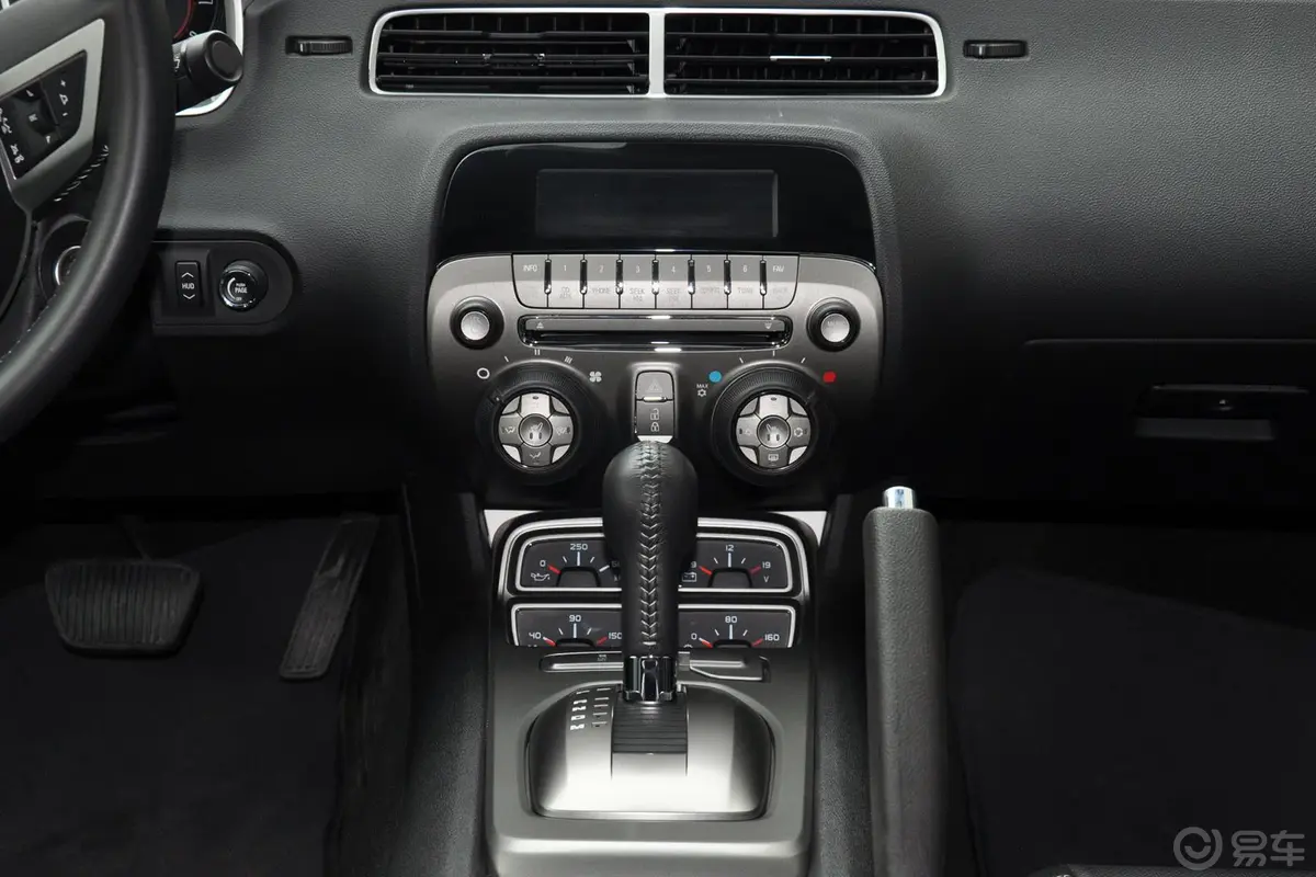 科迈罗3.6L  V6 自动 传奇性能版中控台整体