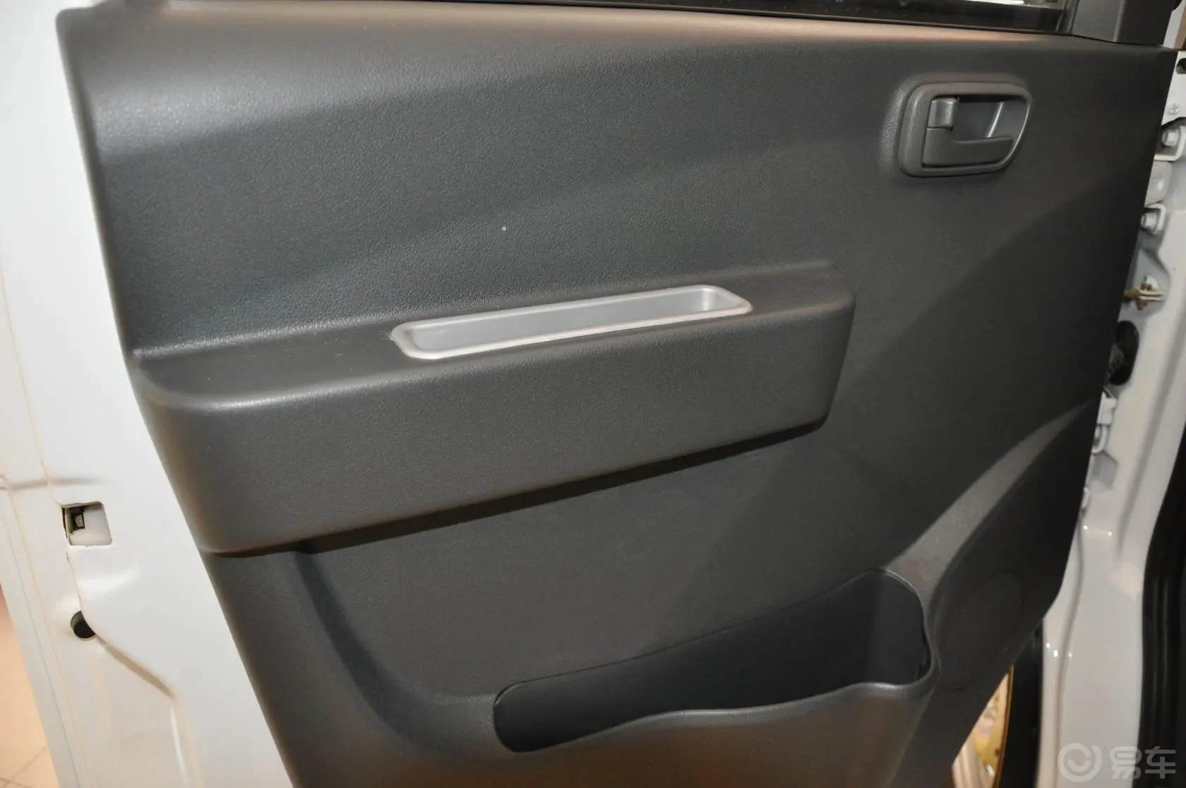 优优2代 1.0L 手动 舒适型驾驶员侧车门内门板