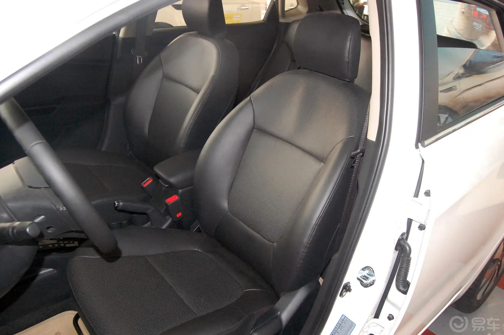 起亚K2两厢 1.6L 自动 Premium 纪念版驾驶员座椅