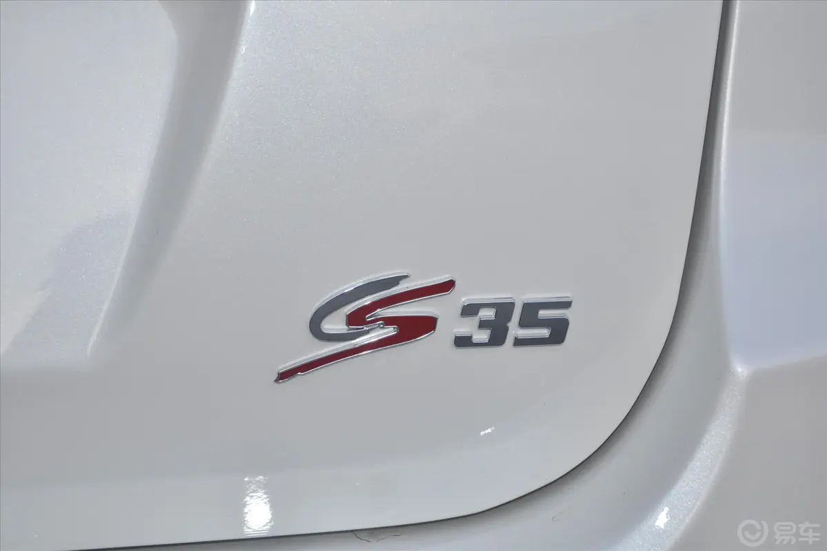 长安CS351.6L 自动 豪华型尾标
