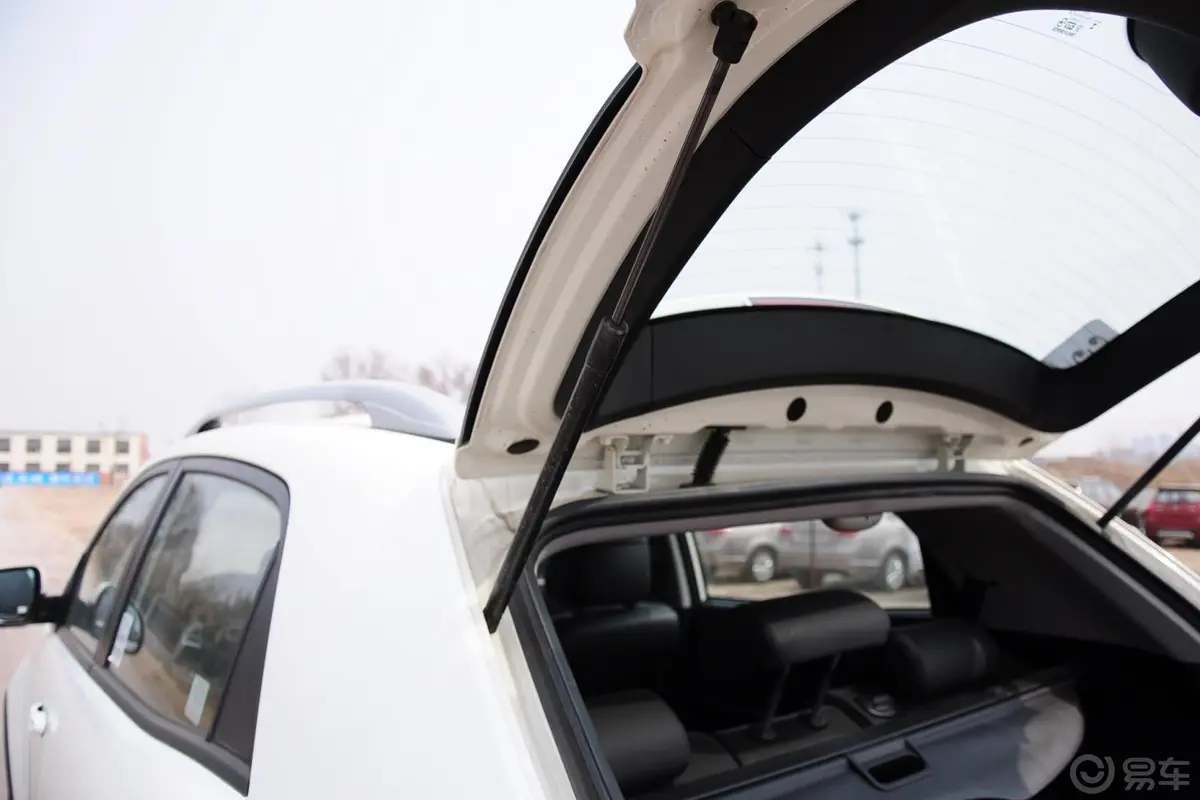 柯兰多2.0L 手自一体 两驱 豪华导航版 汽油行李厢支撑杆