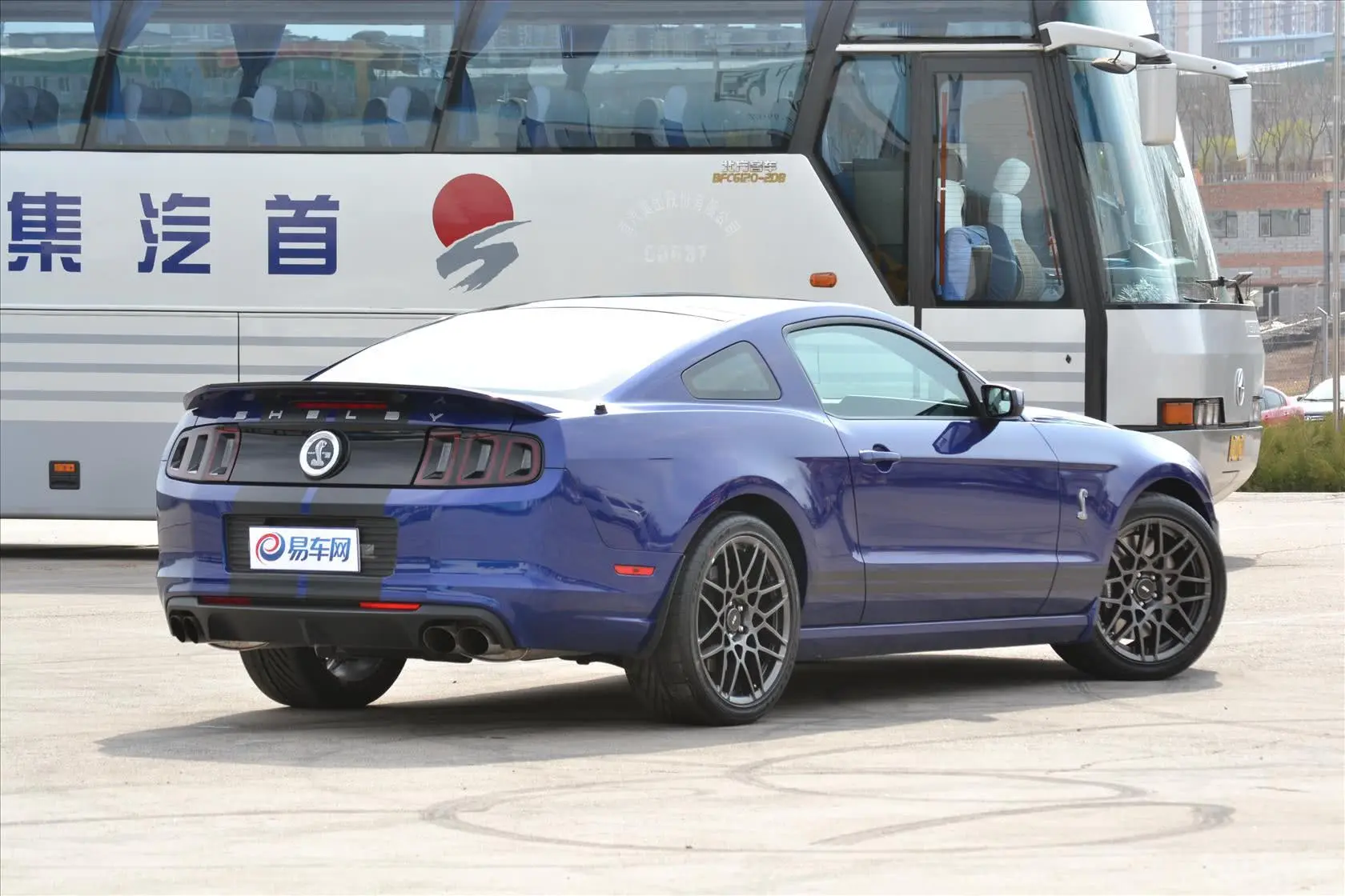 Mustang5.8T 手动 GT500侧后45度车头向右水平