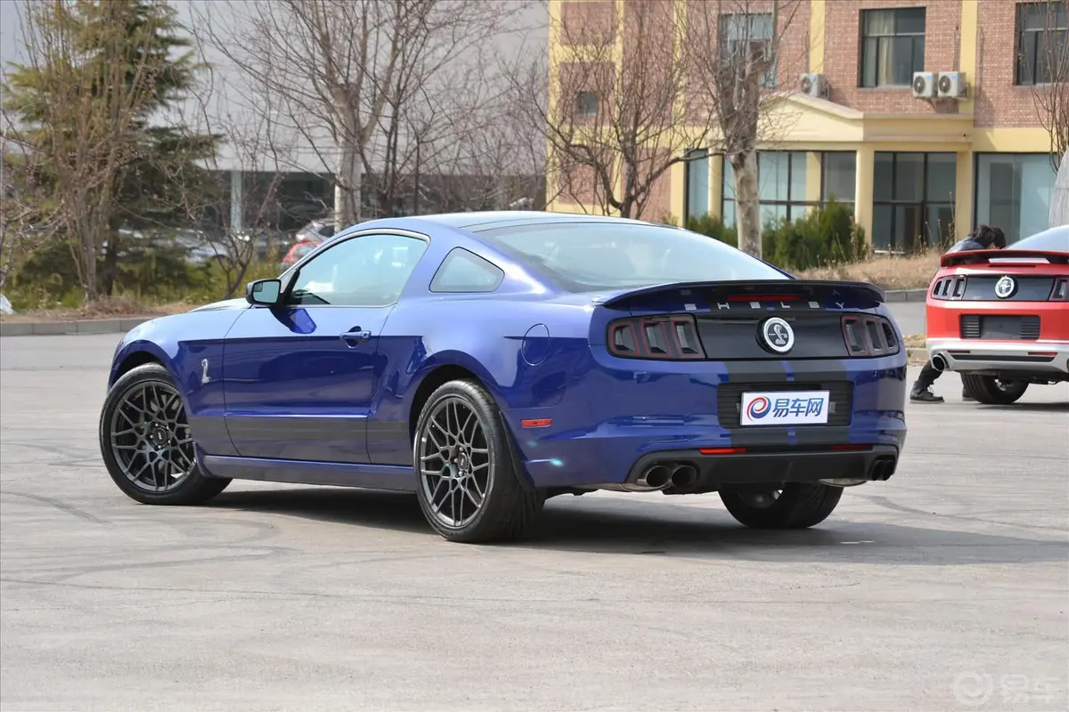 Mustang5.8T 手动 GT500侧后45度车头向左水平