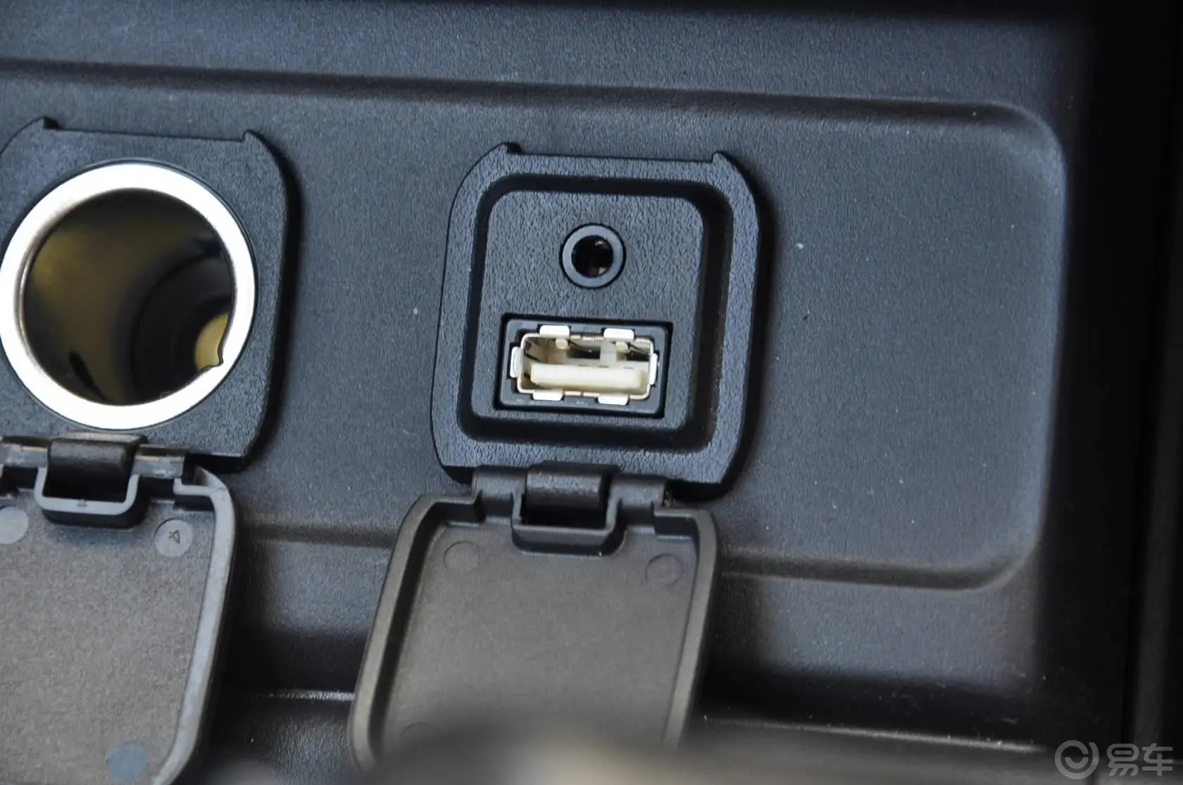 马自达2两厢 1.5L 手动 超值版USB接口