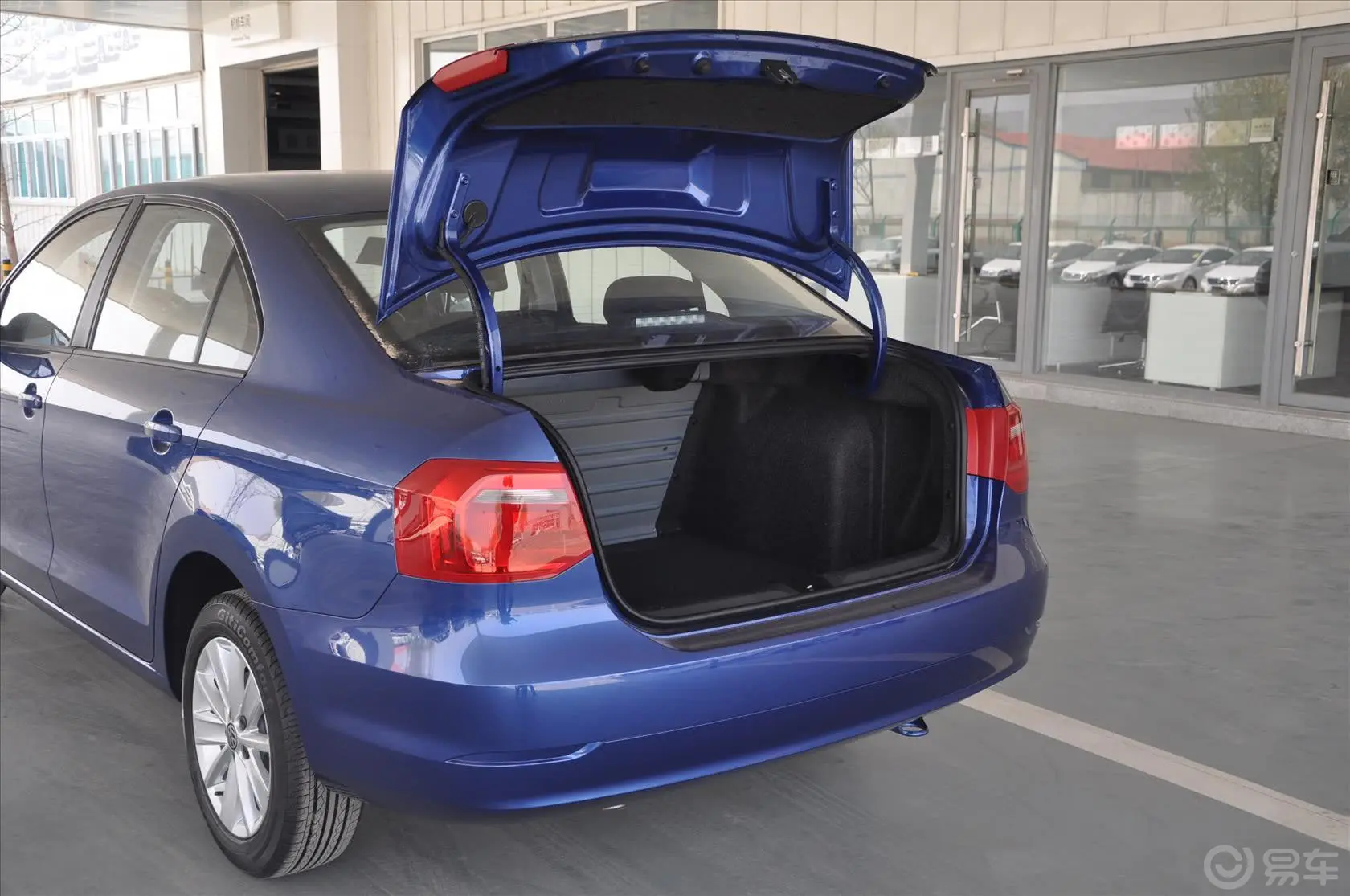 捷达1.6L 自动舒适型行李厢开口范围