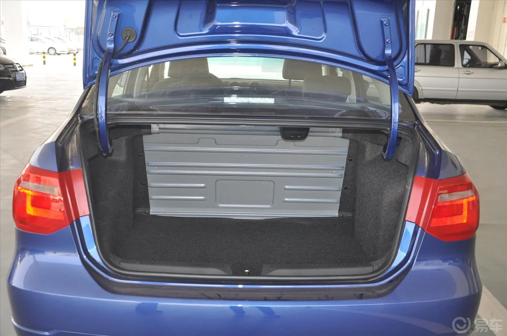 捷达1.6L 自动舒适型行李箱空间