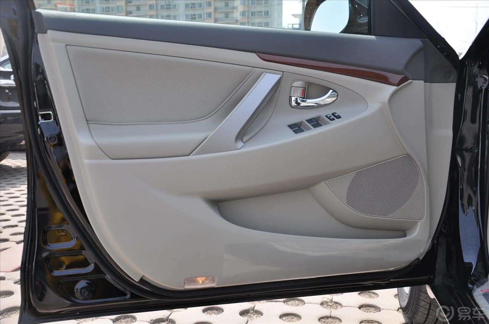凯美瑞200G 自动 经典 豪华版驾驶员侧车门内门板