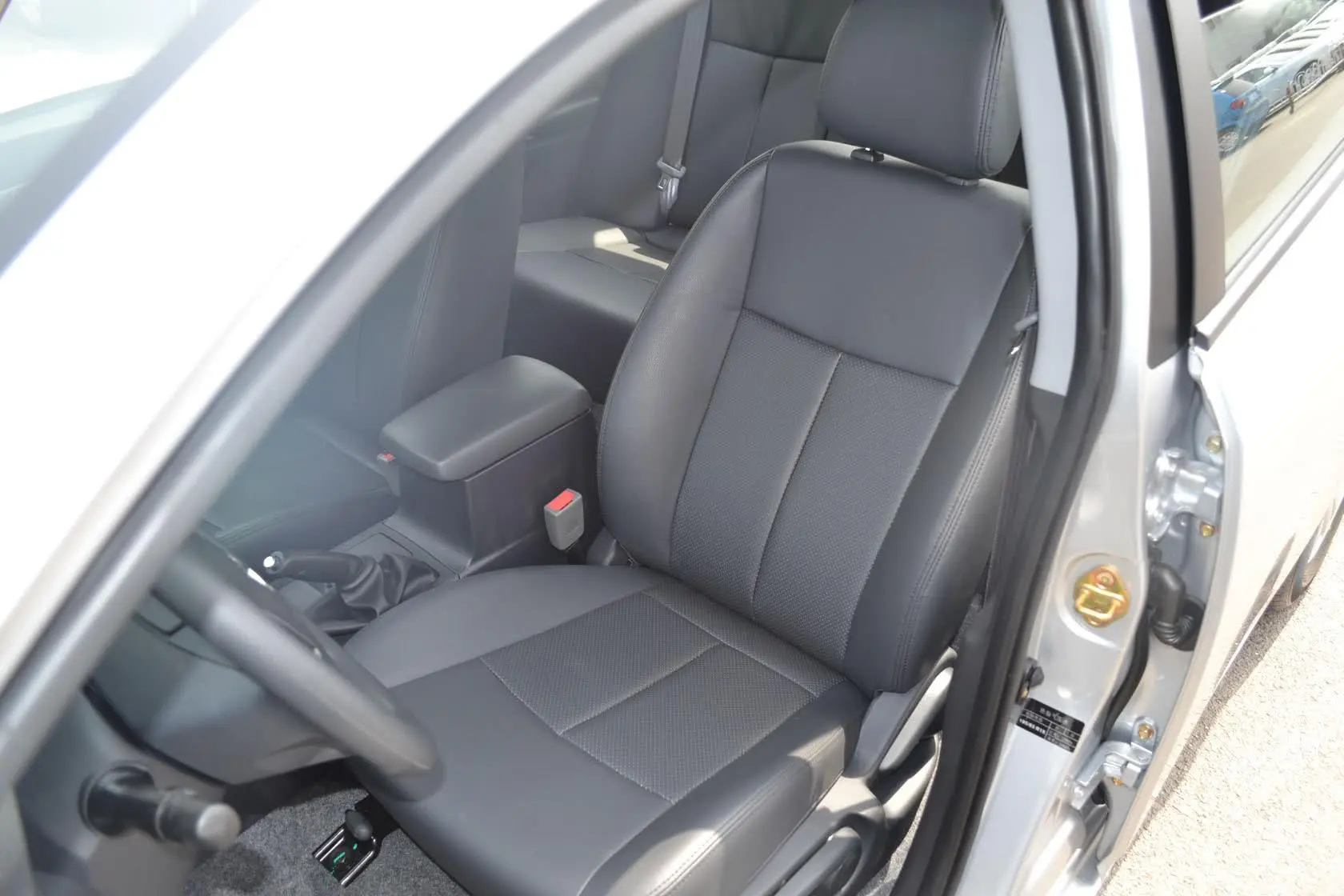 众泰Z3001.6L 自动 精英型驾驶员座椅