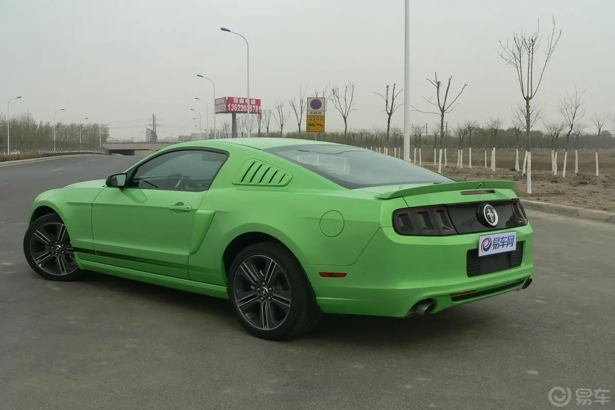 Mustang3.7L 自动 V6侧后45度车头向左水平