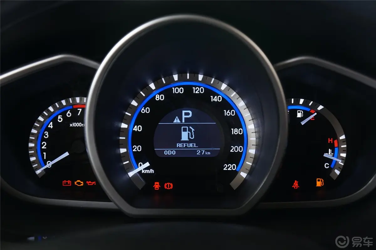 V6菱仕1.5L CVT 女性豪华版仪表盘背光显示