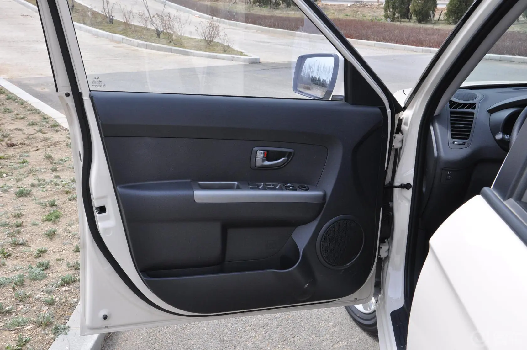 秀尔1.6 自动 GL驾驶员侧车门内门板
